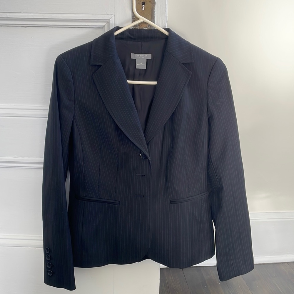 Ann Taylor navy pin striped blazer. Like new!!